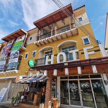 Baan Urt Suratthani Airport Hotel Сурат-Тхані Екстер'єр фото