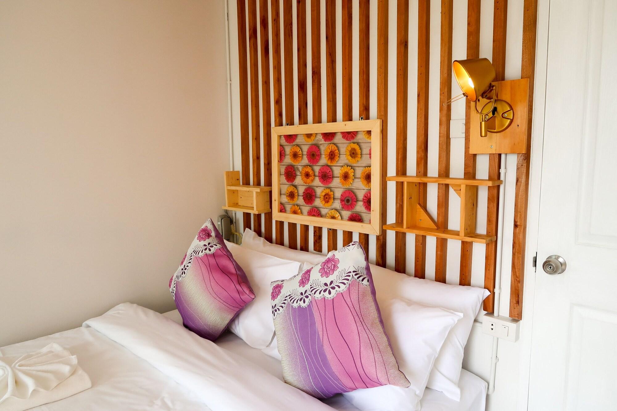 Baan Urt Suratthani Airport Hotel Сурат-Тхані Екстер'єр фото