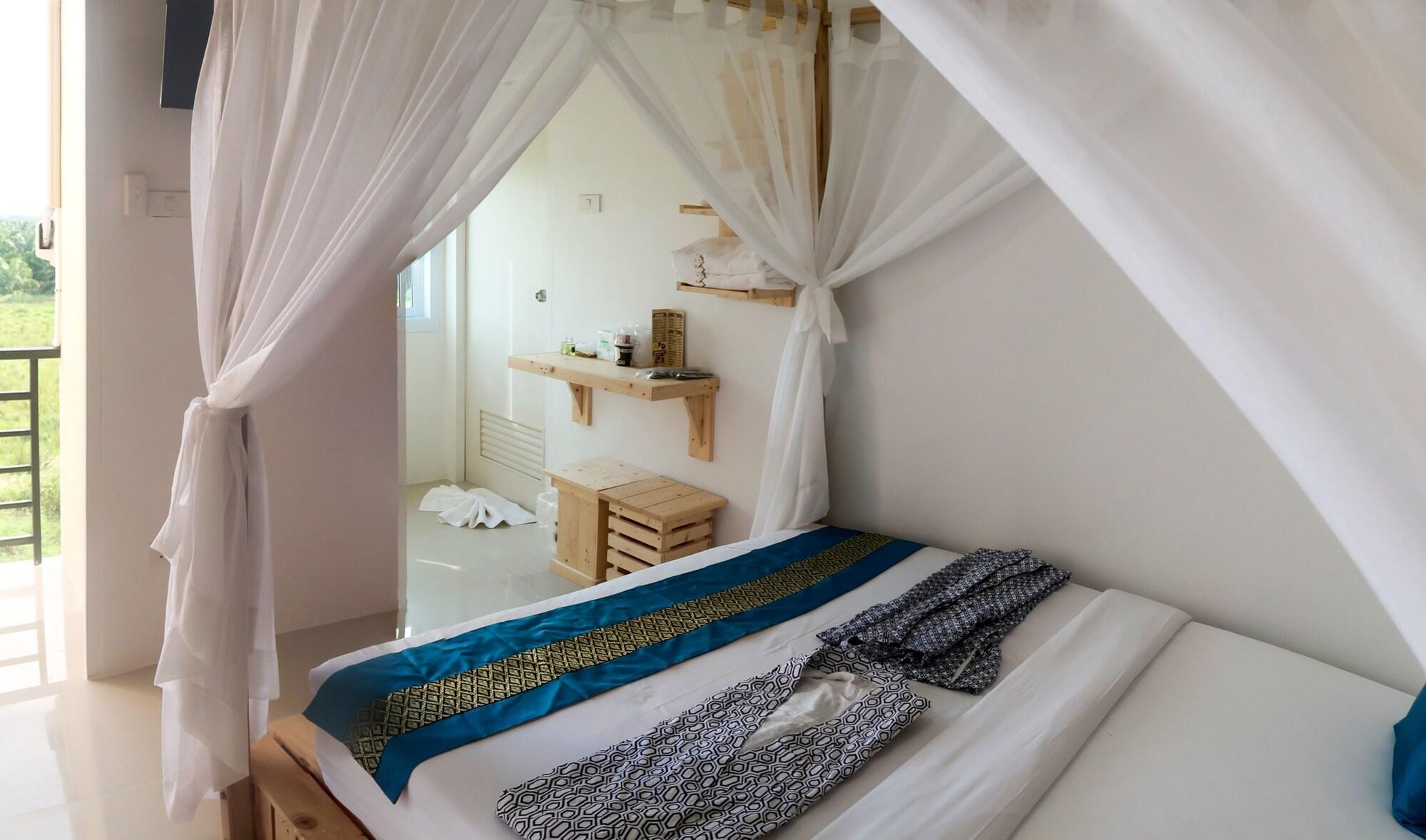 Baan Urt Suratthani Airport Hotel Сурат-Тхані Екстер'єр фото