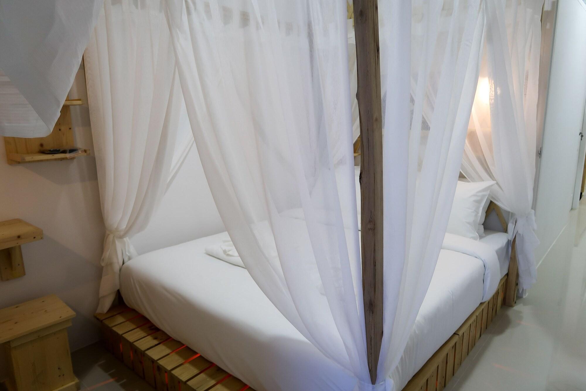 Baan Urt Suratthani Airport Hotel Сурат-Тхані Екстер'єр фото