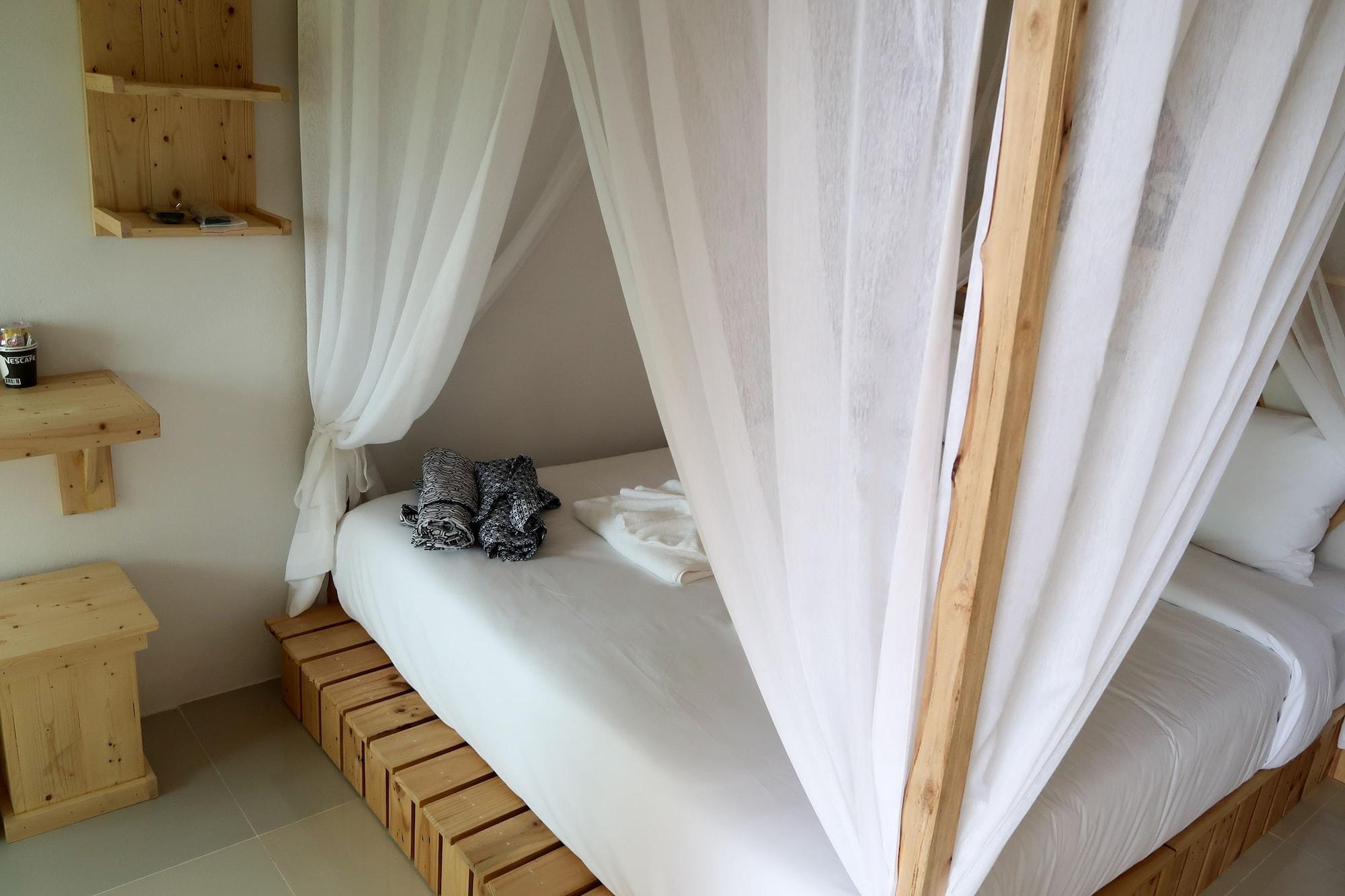 Baan Urt Suratthani Airport Hotel Сурат-Тхані Екстер'єр фото