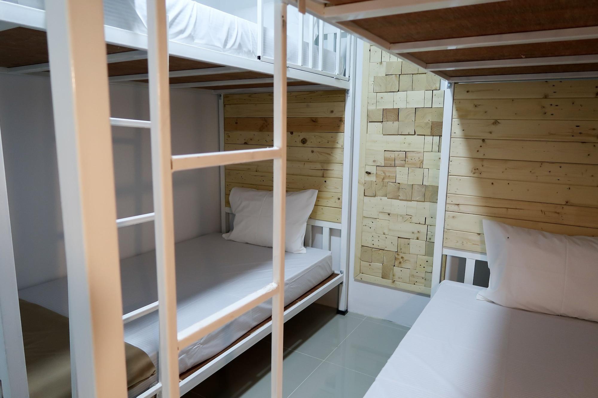 Baan Urt Suratthani Airport Hotel Сурат-Тхані Екстер'єр фото
