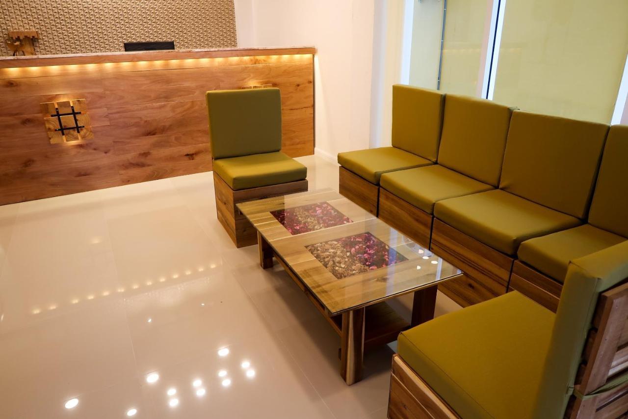 Baan Urt Suratthani Airport Hotel Сурат-Тхані Екстер'єр фото