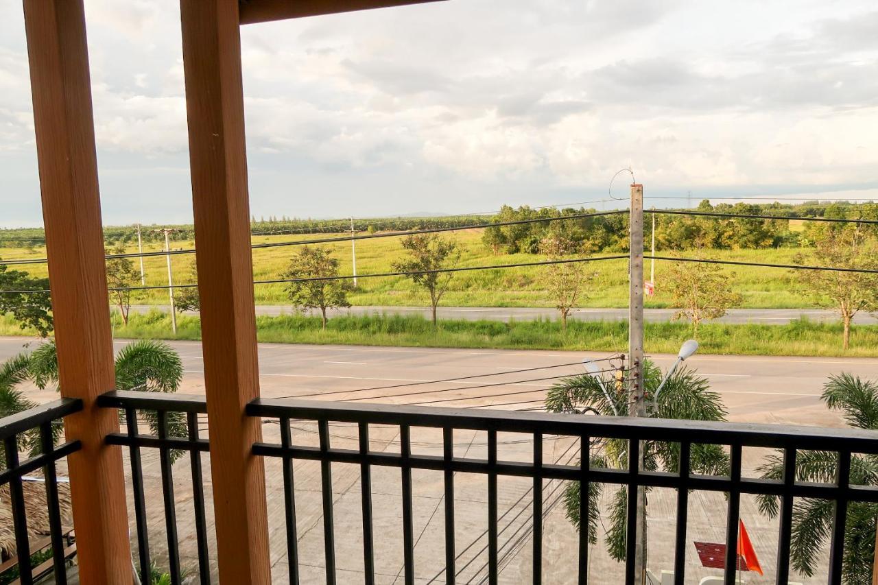Baan Urt Suratthani Airport Hotel Сурат-Тхані Екстер'єр фото